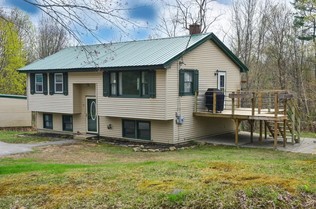 71 Summerhaven Road Manchester ME 04351