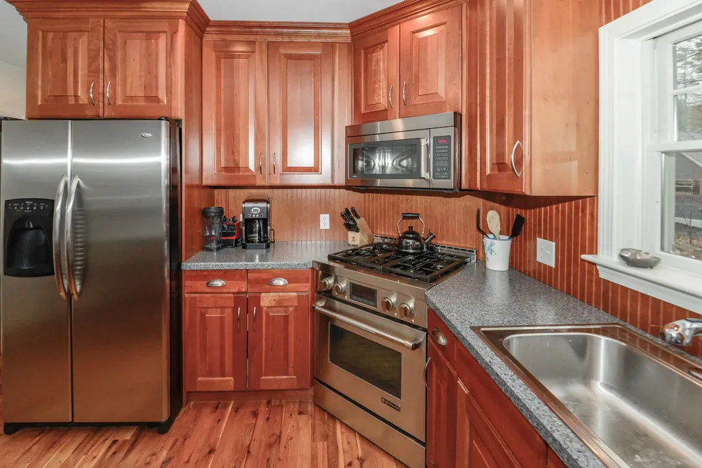 19 Garden Lane Naples ME 04055