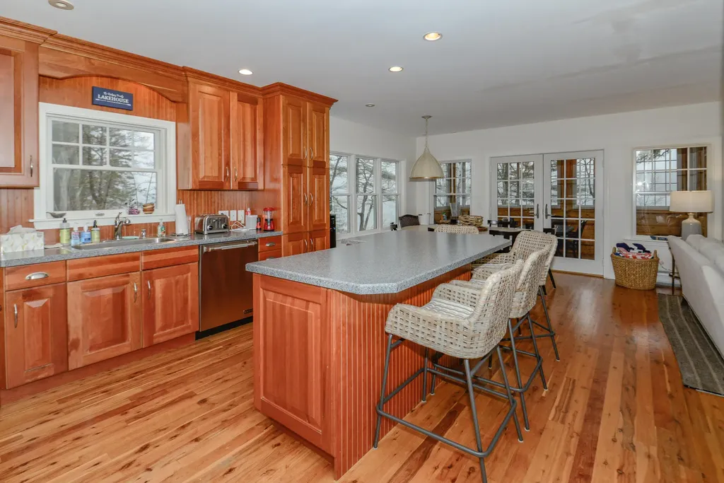 19 Garden Lane Naples ME 04055