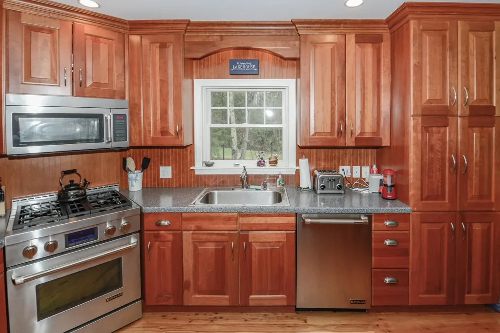 19 Garden Lane Naples ME 04055