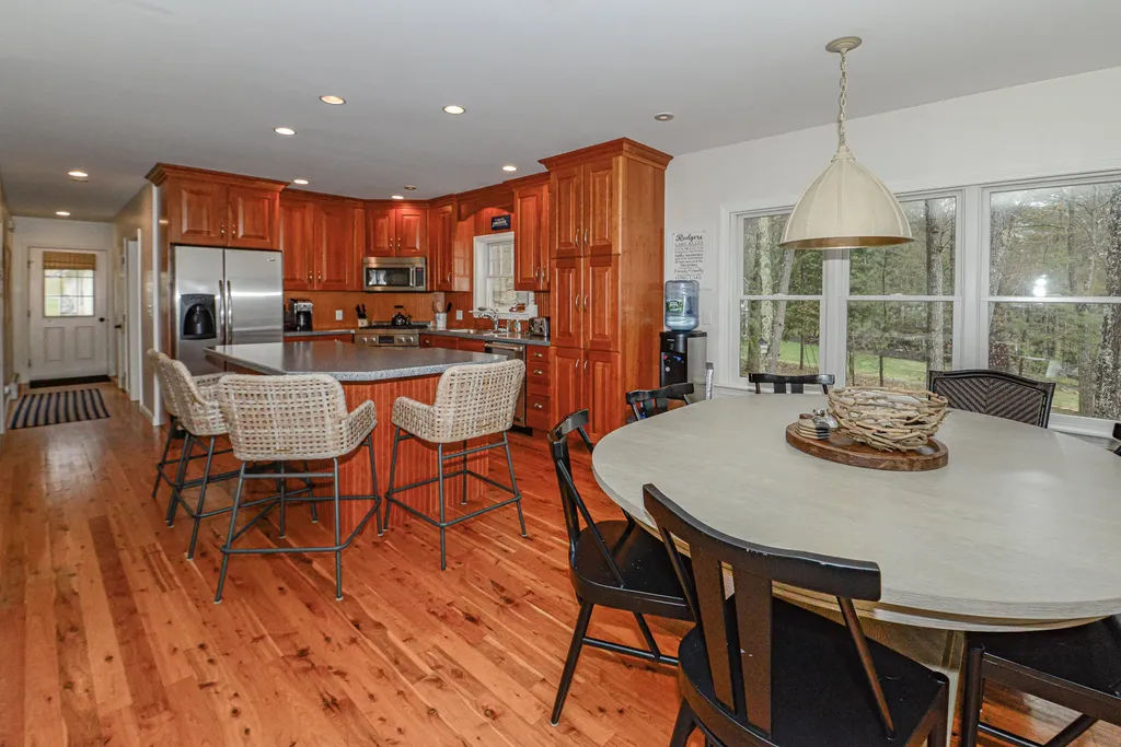19 Garden Lane Naples ME 04055