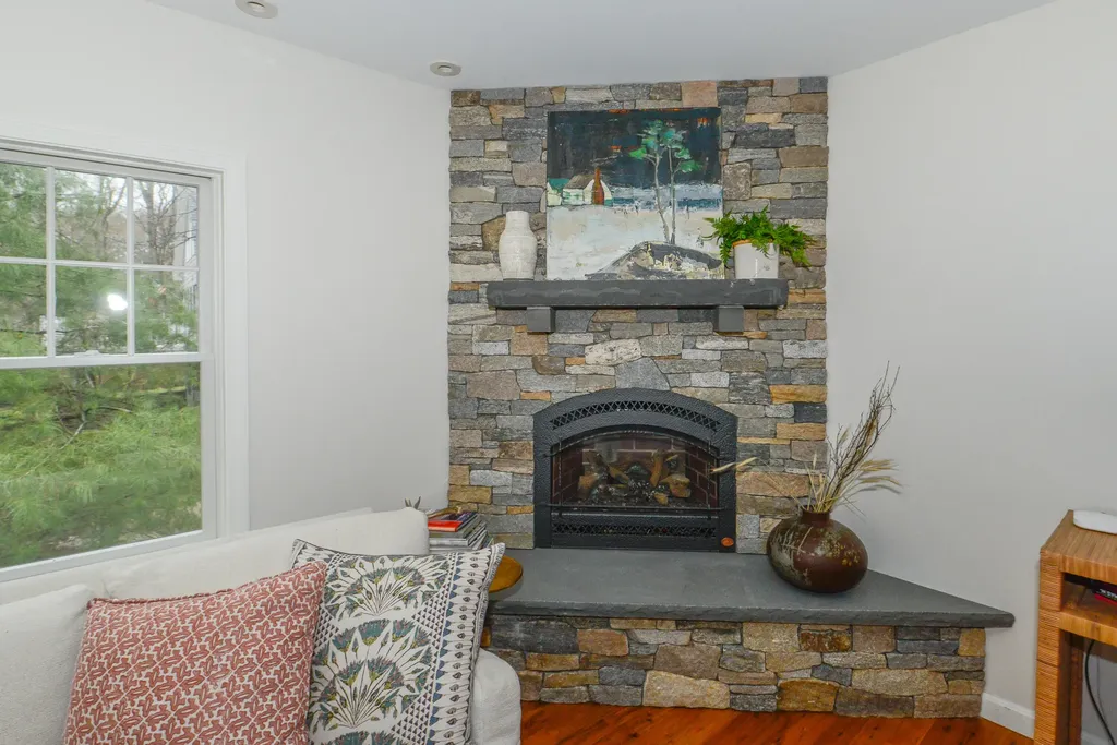 19 Garden Lane Naples ME 04055