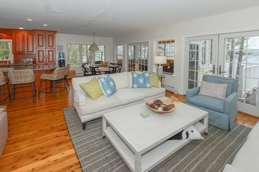 19 Garden Lane Naples ME 04055