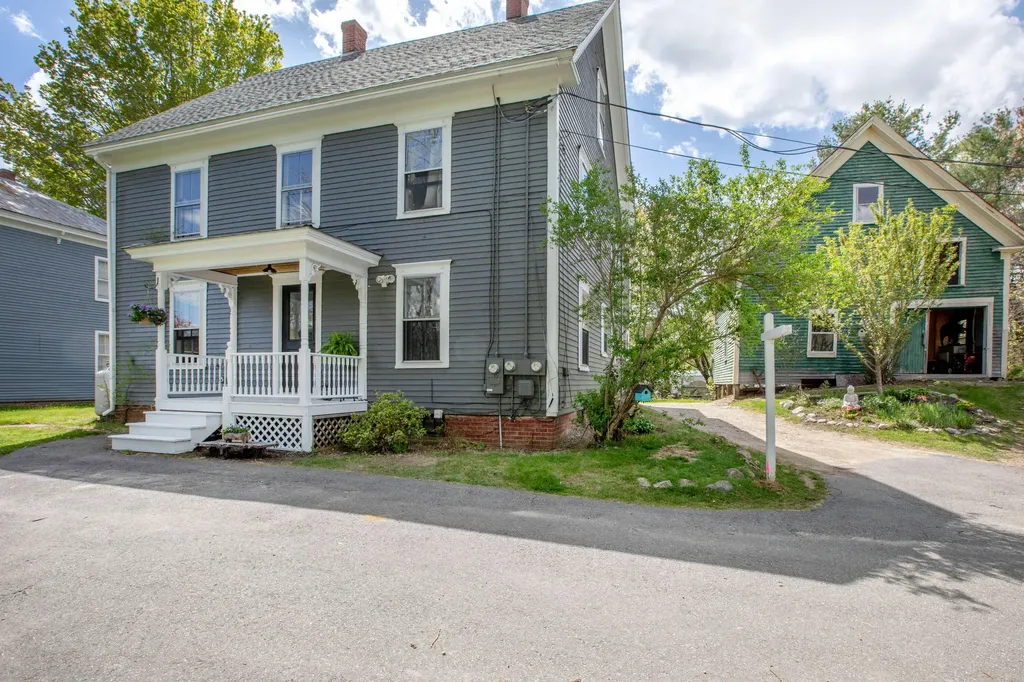9 Holland Place Topsham ME 04086