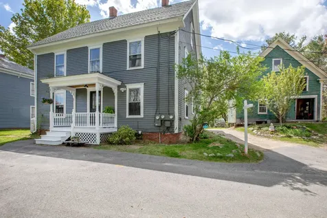 9 Holland Place Topsham ME 04086