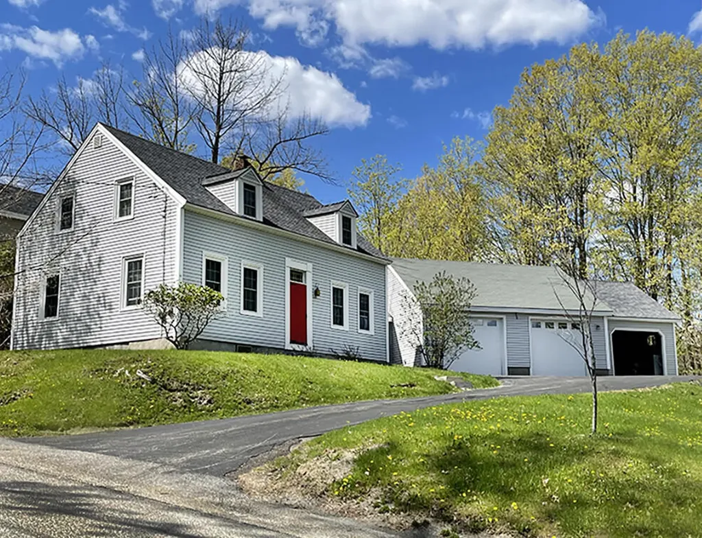 15 Bowman Street Farmingdale ME 04344