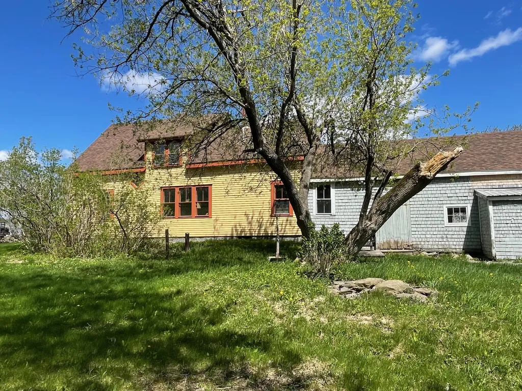 386 Plymouth Road Carmel ME 04419