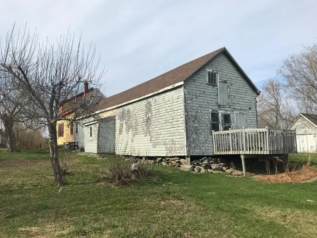386 Plymouth Road Carmel ME 04419