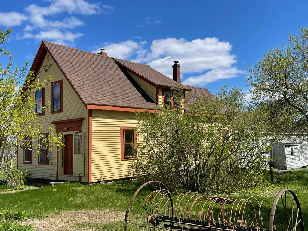 386 Plymouth Road Carmel ME 04419