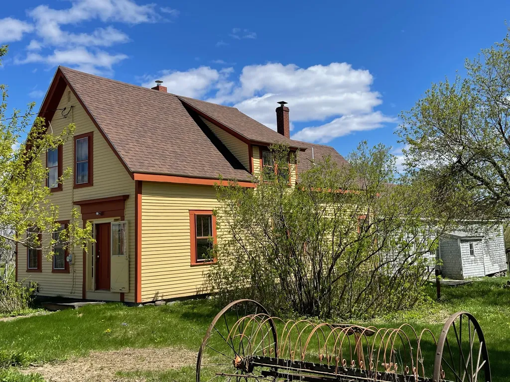 386 Plymouth Road Carmel ME 04419