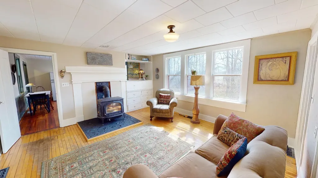 386 Plymouth Road Carmel ME 04419