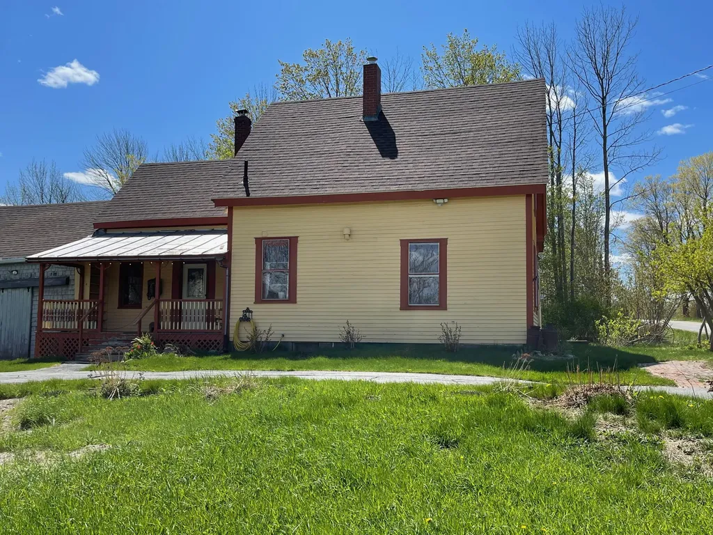 386 Plymouth Road Carmel ME 04419