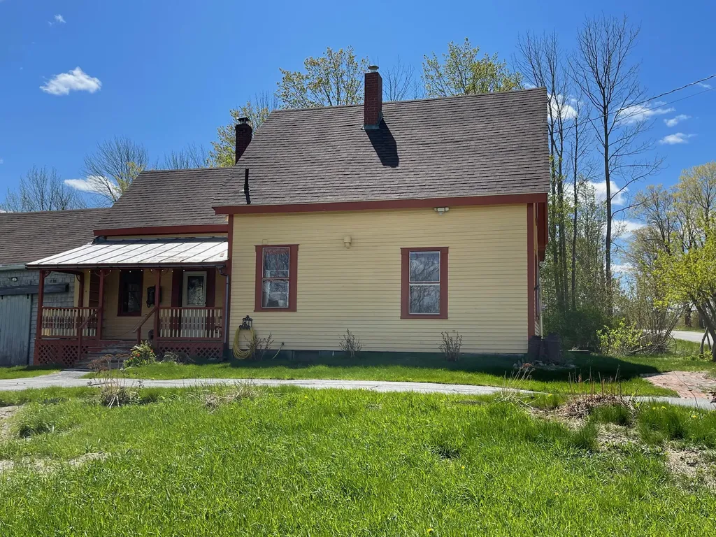 386 Plymouth Road Carmel ME 04419