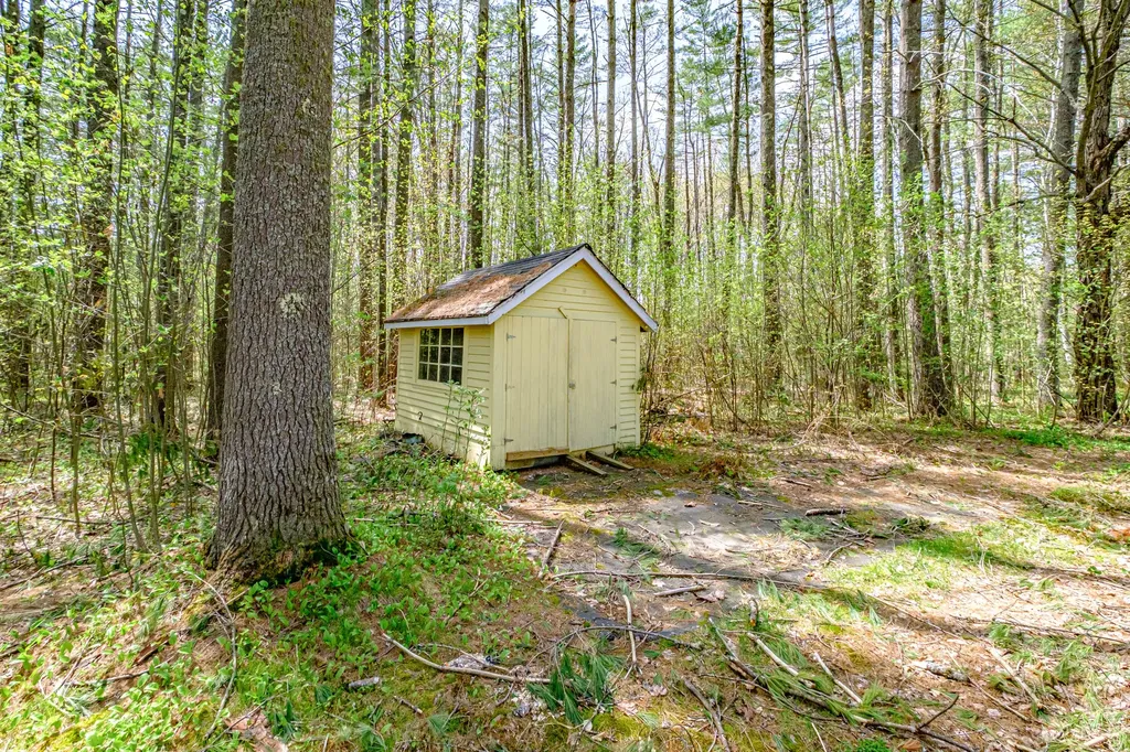11 Riverside Lane Bethel ME 04217