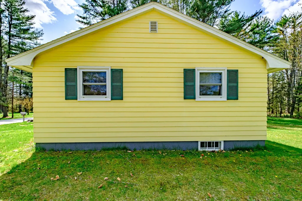 11 Riverside Lane Bethel ME 04217