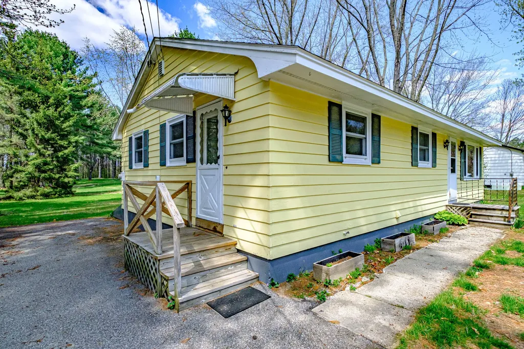 11 Riverside Lane Bethel ME 04217