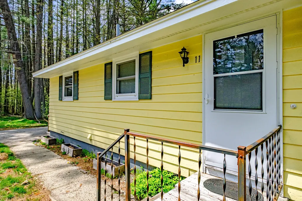11 Riverside Lane Bethel ME 04217