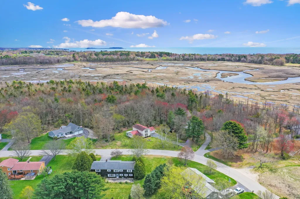 42 Old Neck Road Scarborough ME 04074