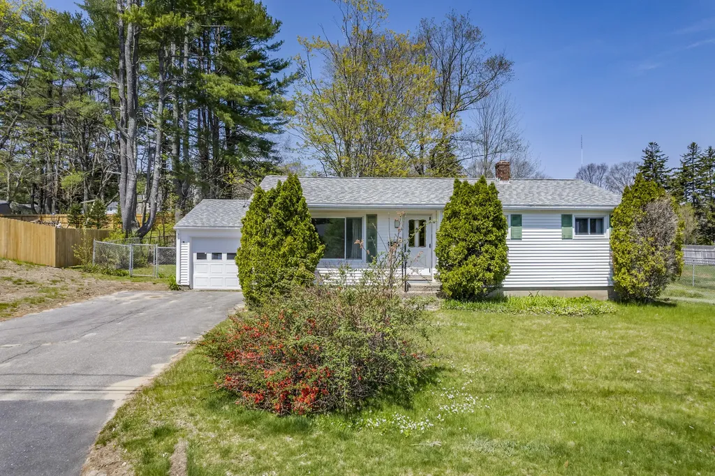 6 Nancy Drive Brunswick ME 04011