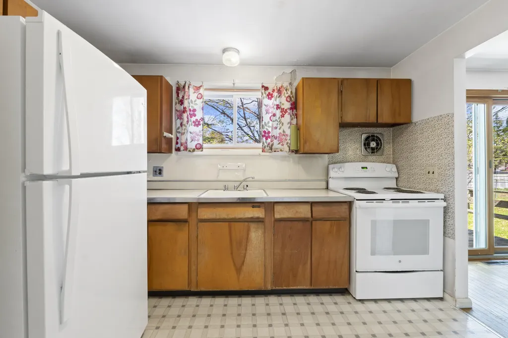 6 Nancy Drive Brunswick ME 04011