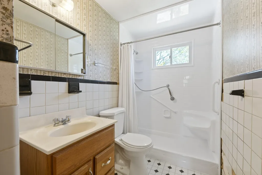 6 Nancy Drive Brunswick ME 04011