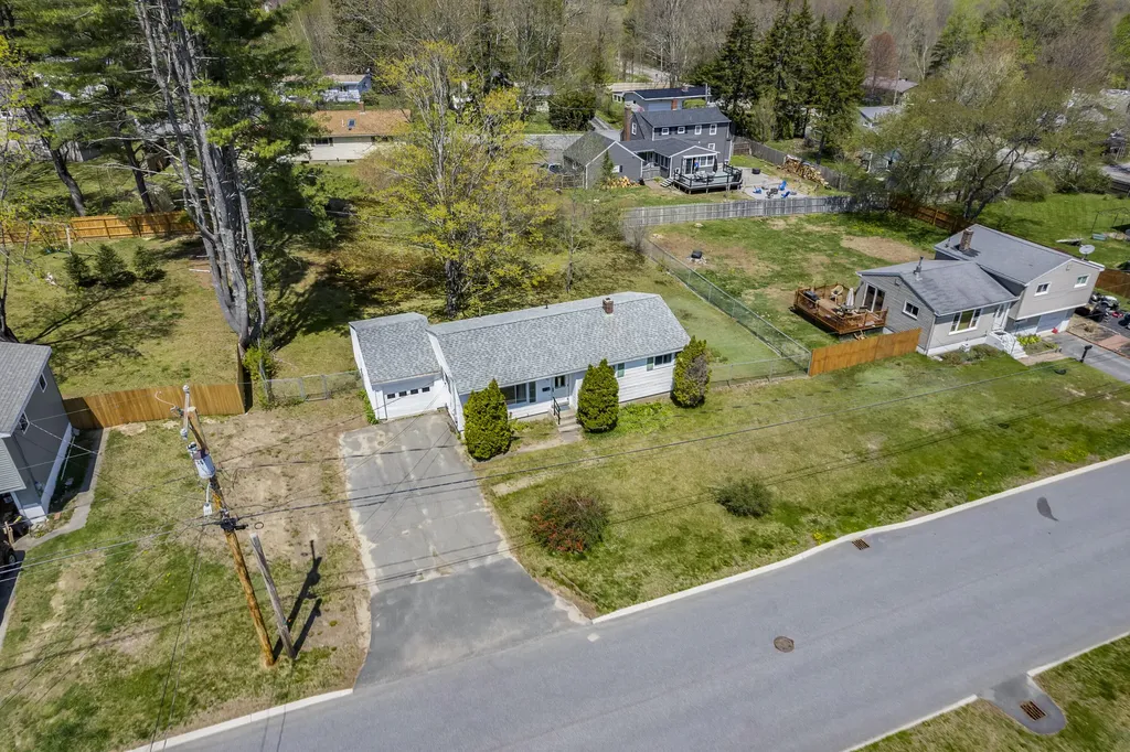 6 Nancy Drive Brunswick ME 04011