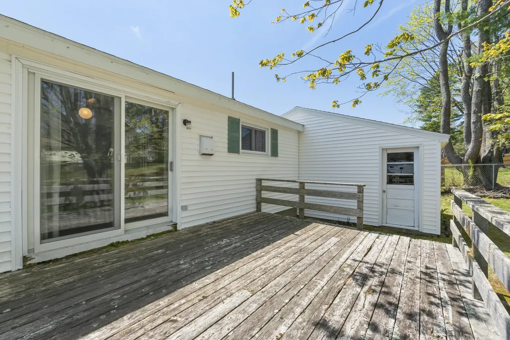 6 Nancy Drive Brunswick ME 04011