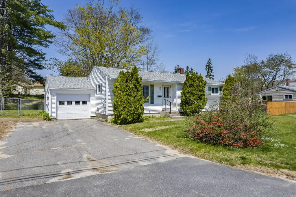 6 Nancy Drive Brunswick ME 04011