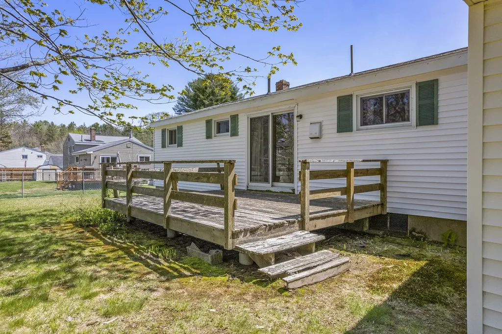 6 Nancy Drive Brunswick ME 04011