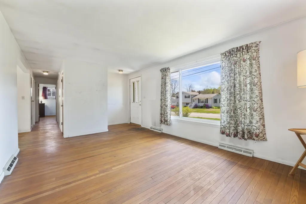6 Nancy Drive Brunswick ME 04011