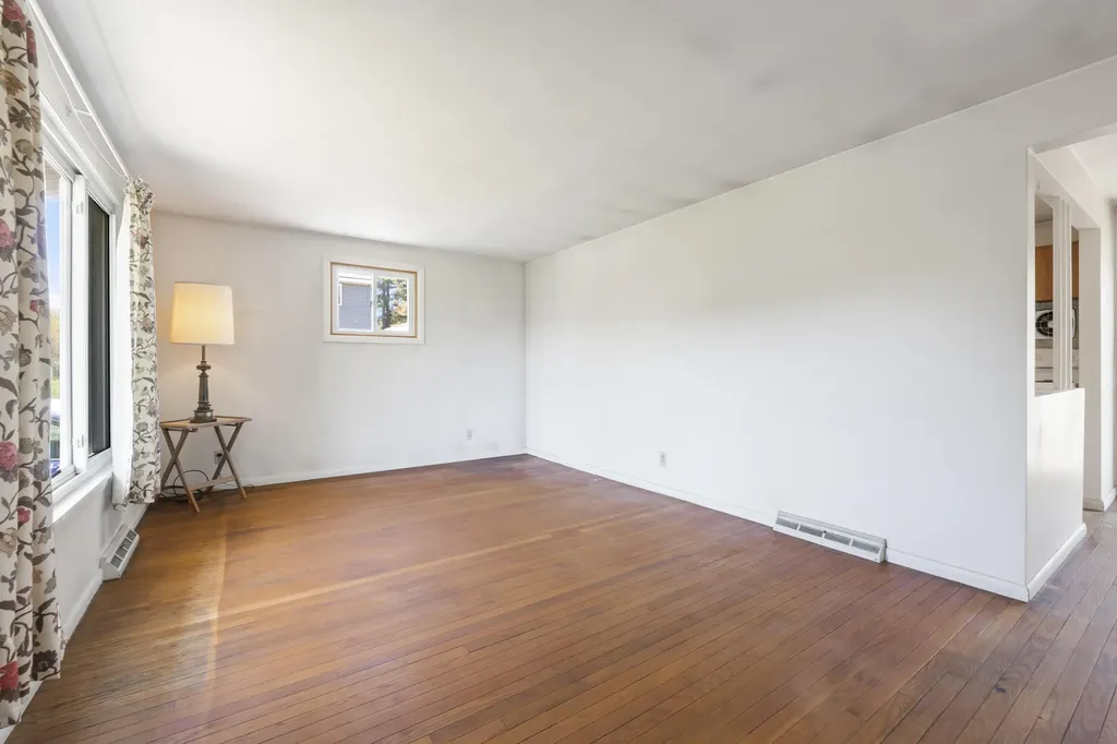 6 Nancy Drive Brunswick ME 04011