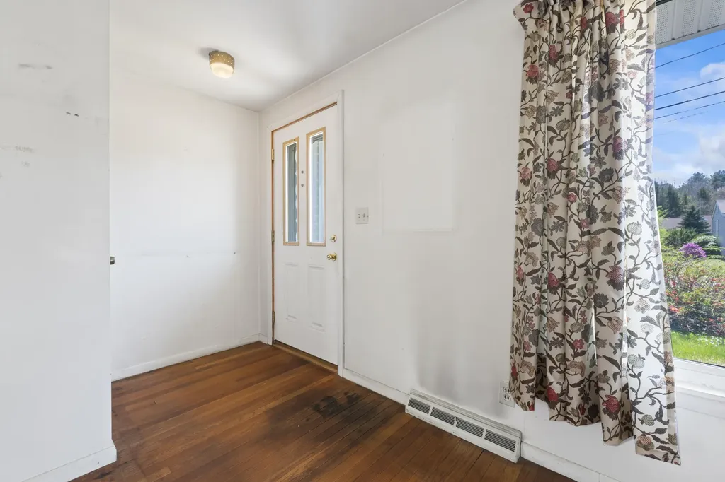 6 Nancy Drive Brunswick ME 04011