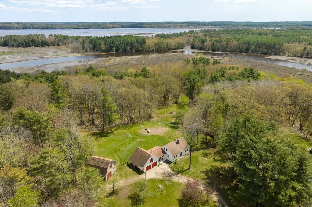 558 Bay Road Bowdoinham ME 04008