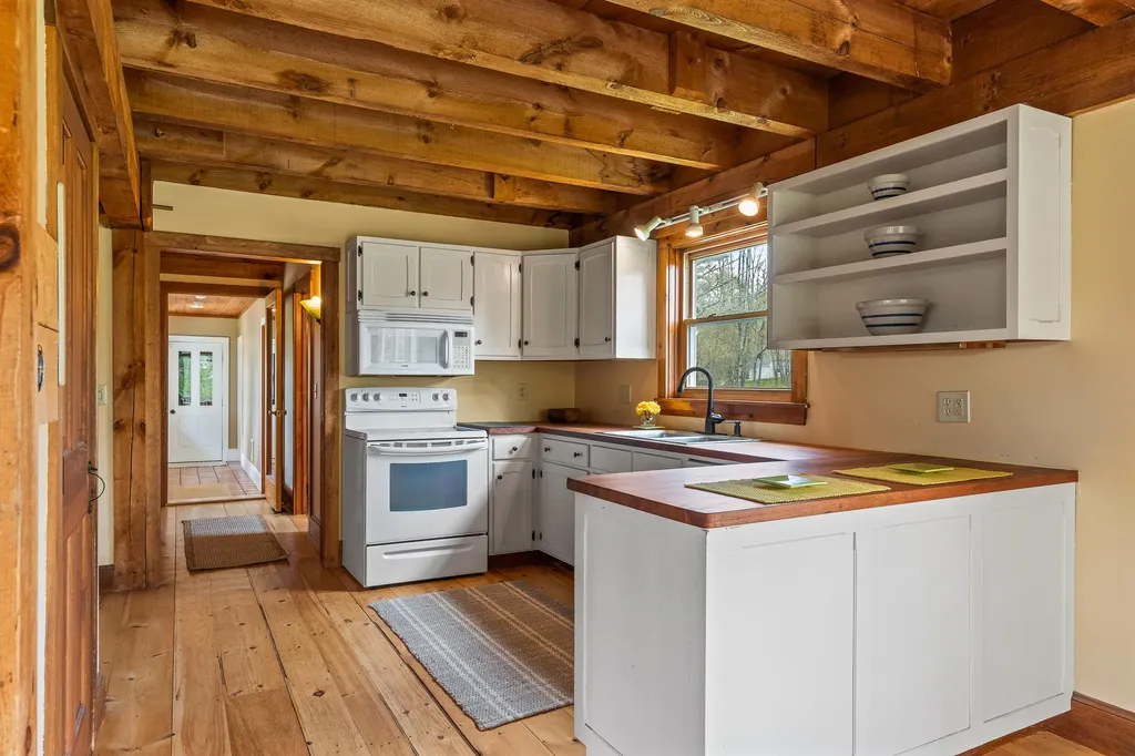 558 Bay Road Bowdoinham ME 04008