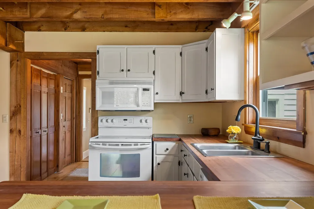 558 Bay Road Bowdoinham ME 04008