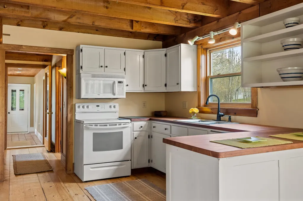 558 Bay Road Bowdoinham ME 04008