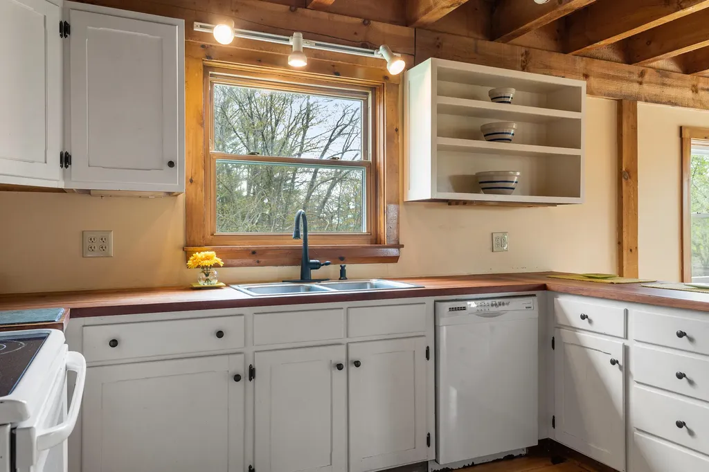 558 Bay Road Bowdoinham ME 04008