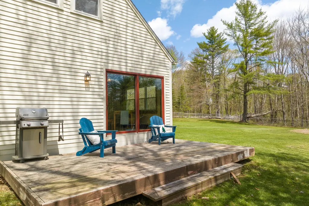 558 Bay Road Bowdoinham ME 04008