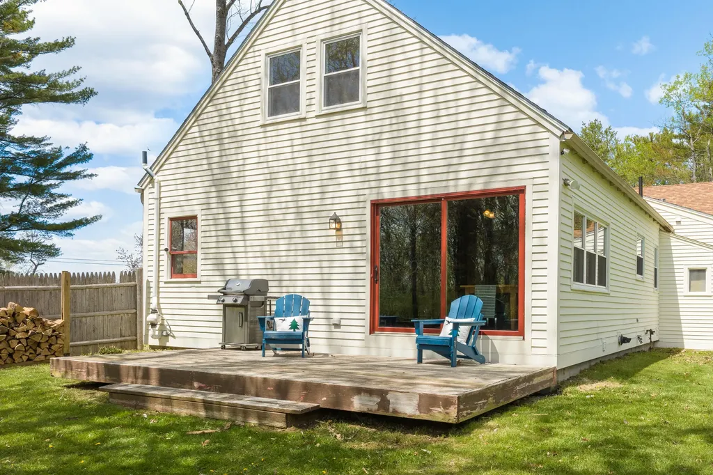 558 Bay Road Bowdoinham ME 04008