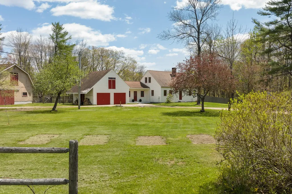 558 Bay Road Bowdoinham ME 04008