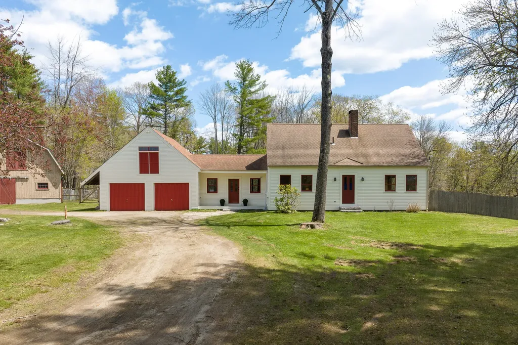 558 Bay Road Bowdoinham ME 04008