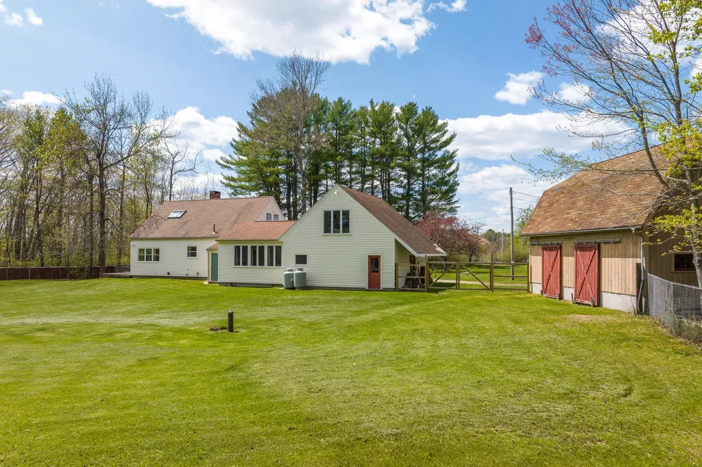558 Bay Road Bowdoinham ME 04008
