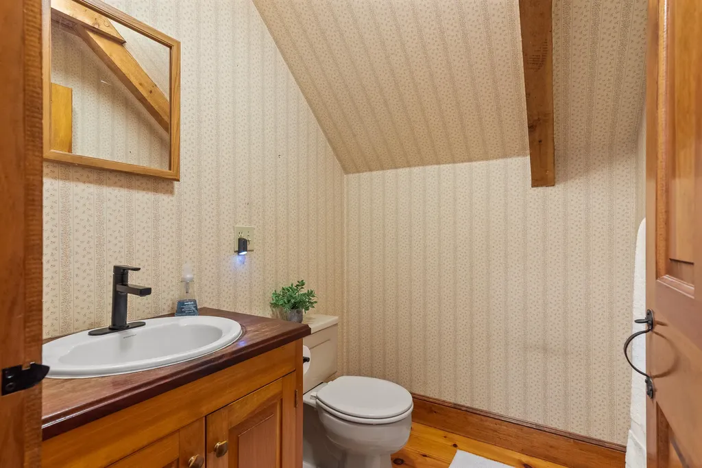 558 Bay Road Bowdoinham ME 04008