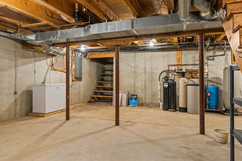 558 Bay Road Bowdoinham ME 04008