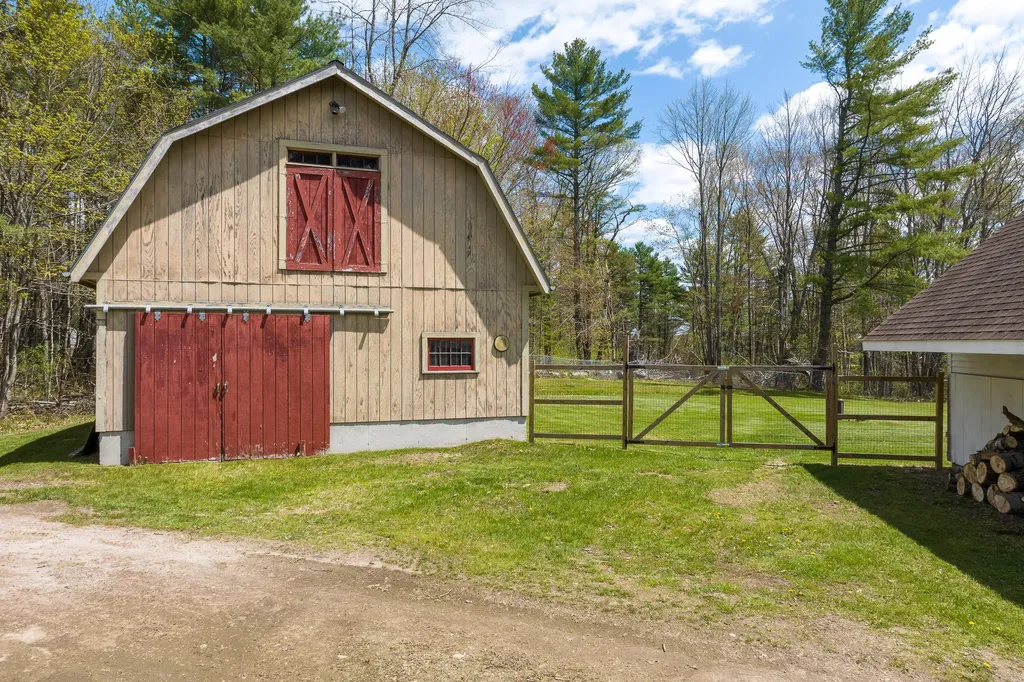 558 Bay Road Bowdoinham ME 04008