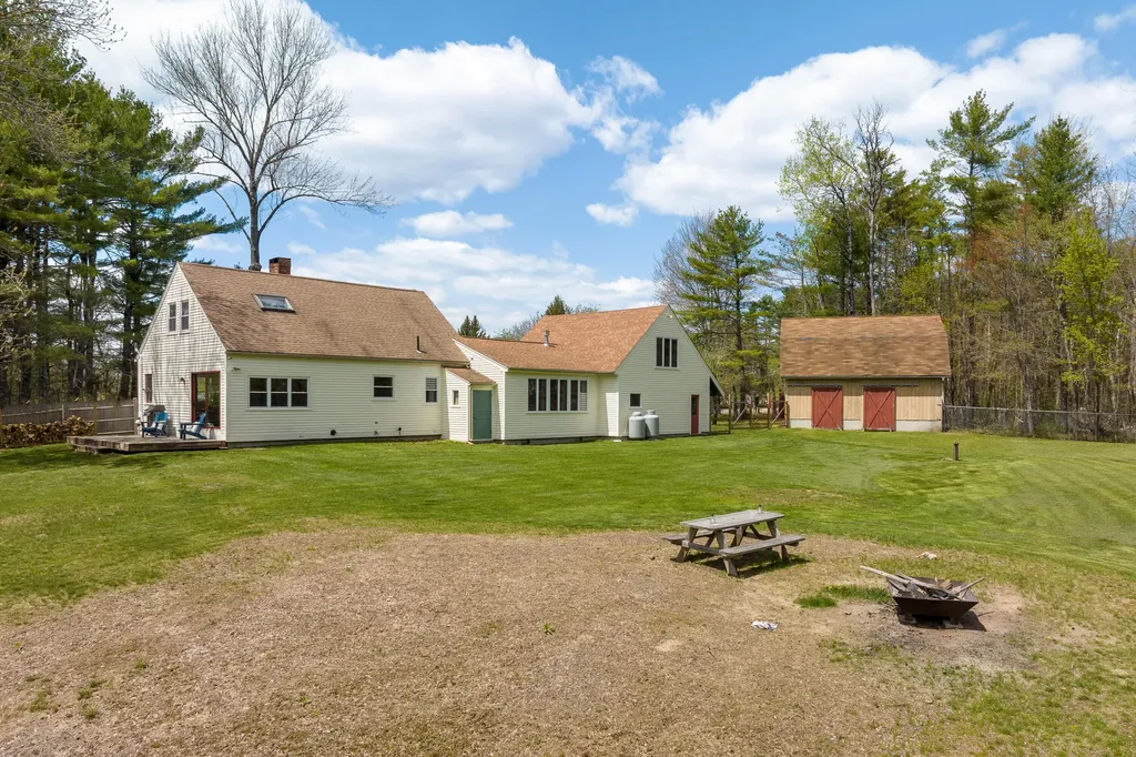 558 Bay Road Bowdoinham ME 04008