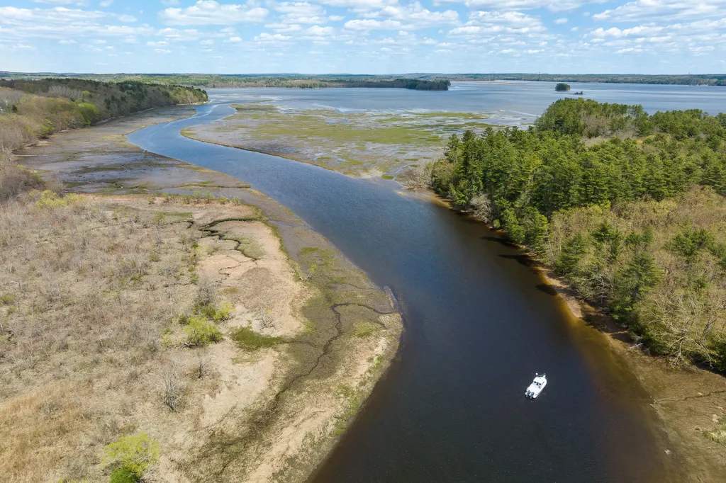 558 Bay Road Bowdoinham ME 04008