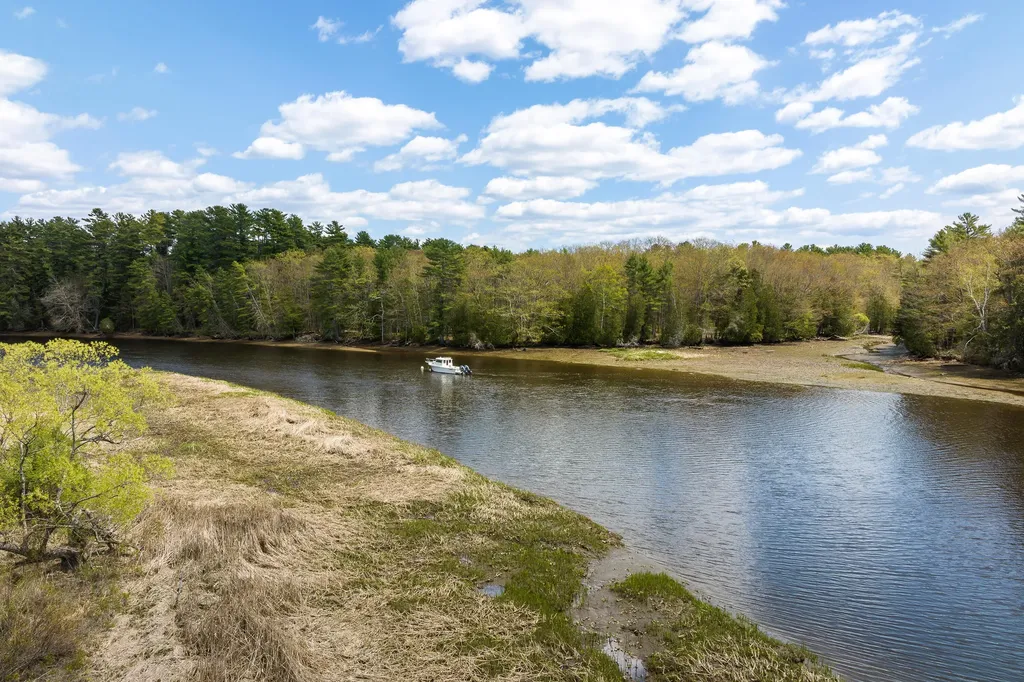 558 Bay Road Bowdoinham ME 04008