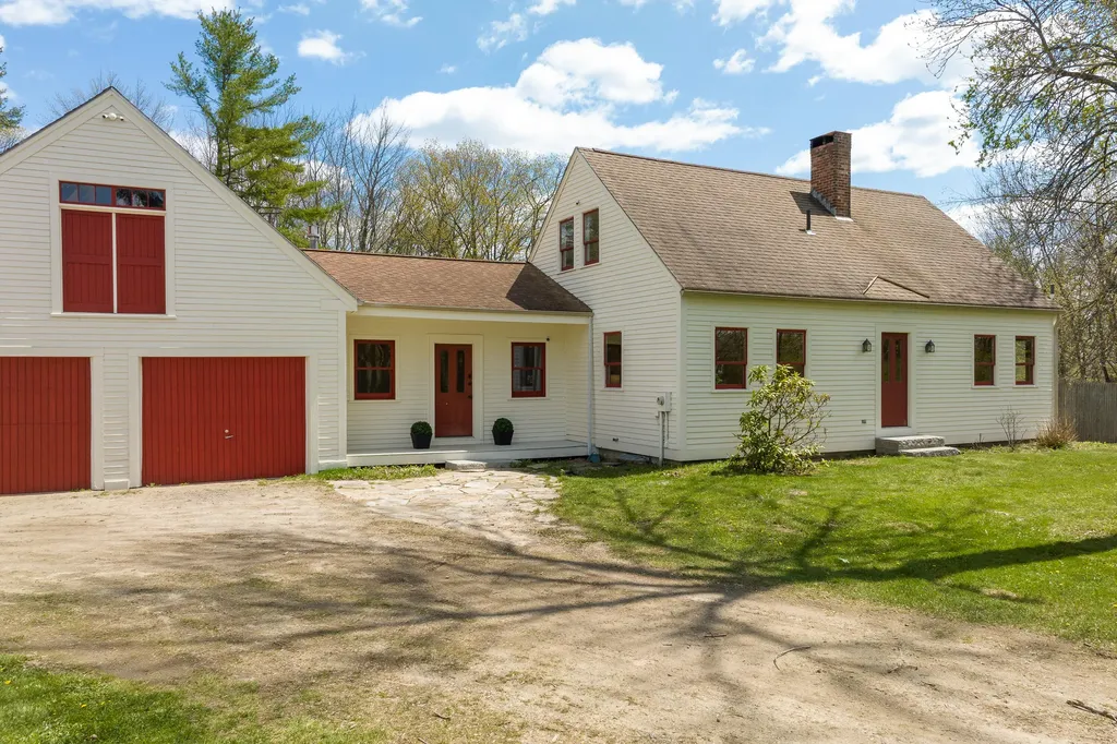 558 Bay Road Bowdoinham ME 04008