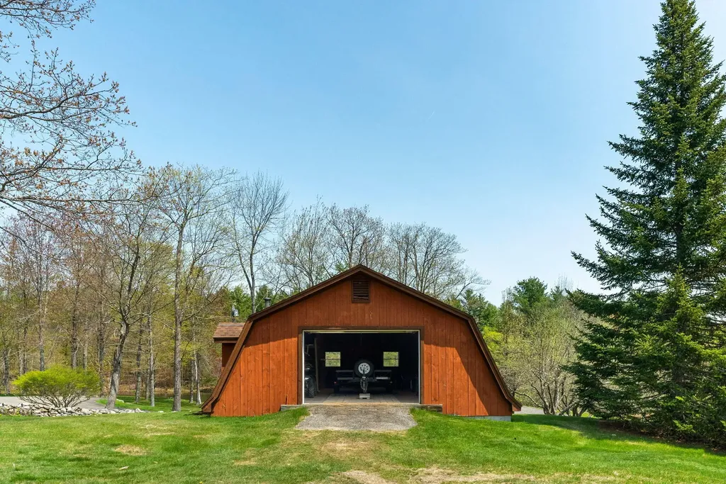 187 S Beech Hill Road Pittston ME 04345